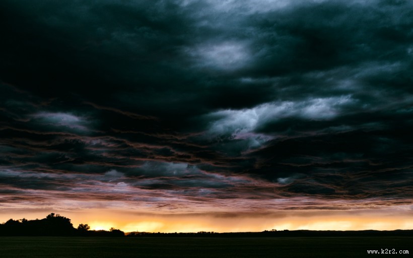 风暴之前的天空图片