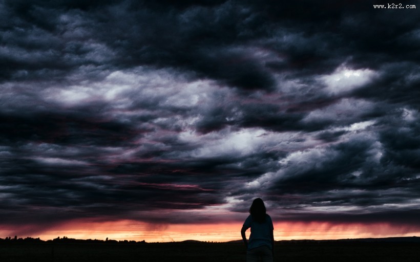 风暴之前的天空图片