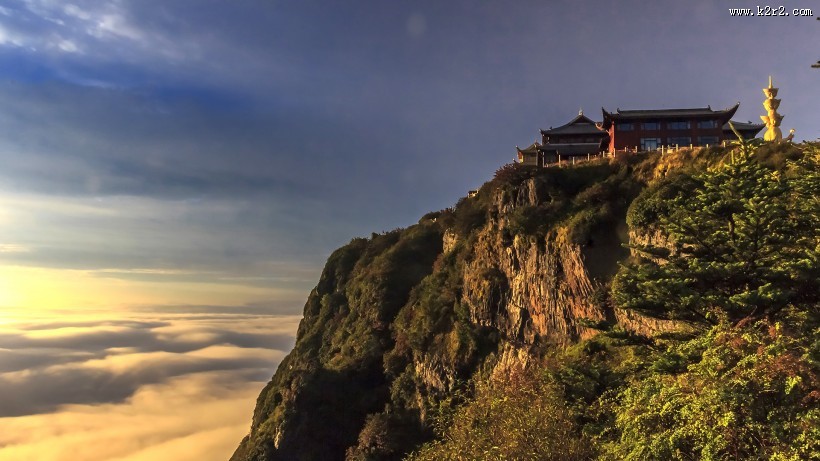 山顶的云海图片