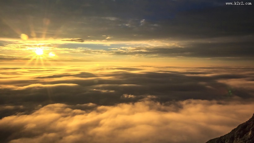 山顶的云海图片