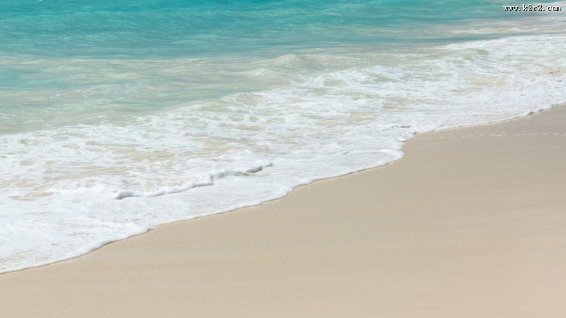白色沙滩上的海浪图片