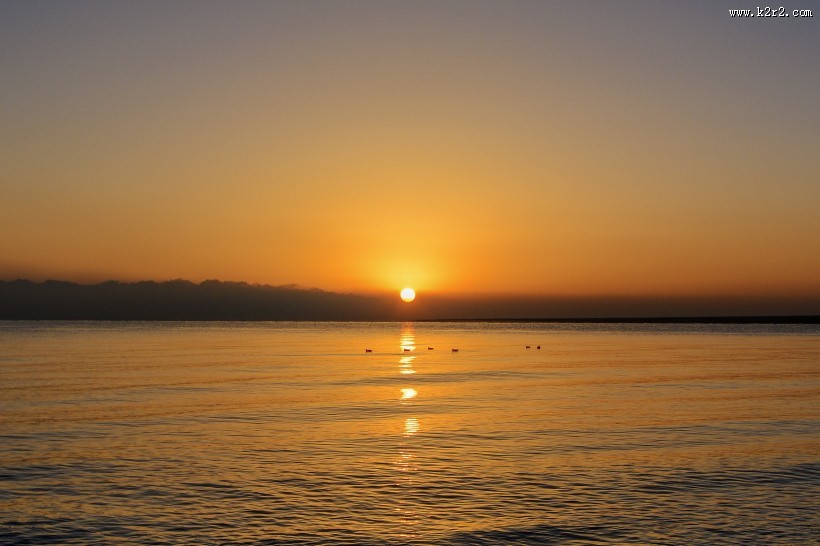 青海湖日出风光图片