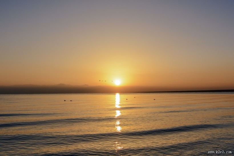 青海湖日出风光图片
