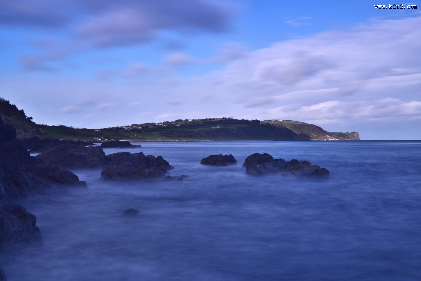 大海里的礁石图片