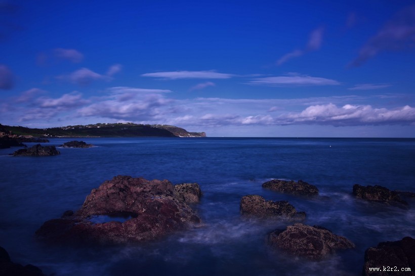 大海里的礁石图片