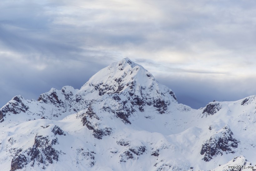 壮阔的雪山图片