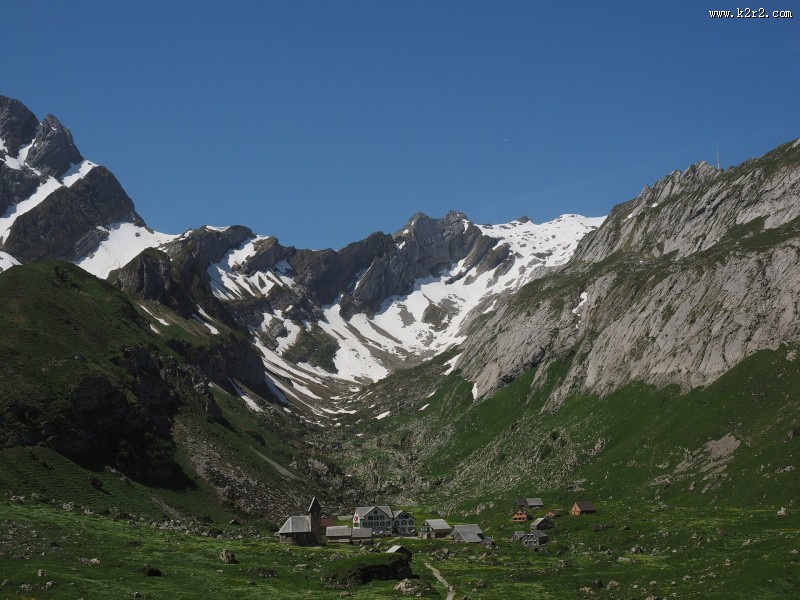 山上的小屋图片