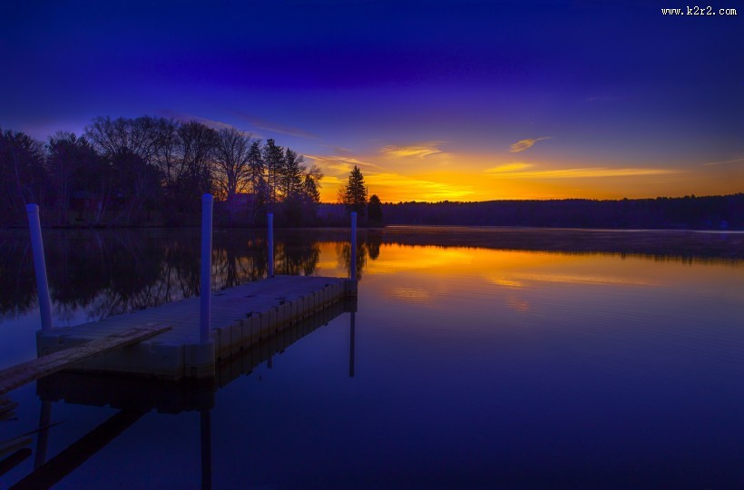 湖中的木桥图片