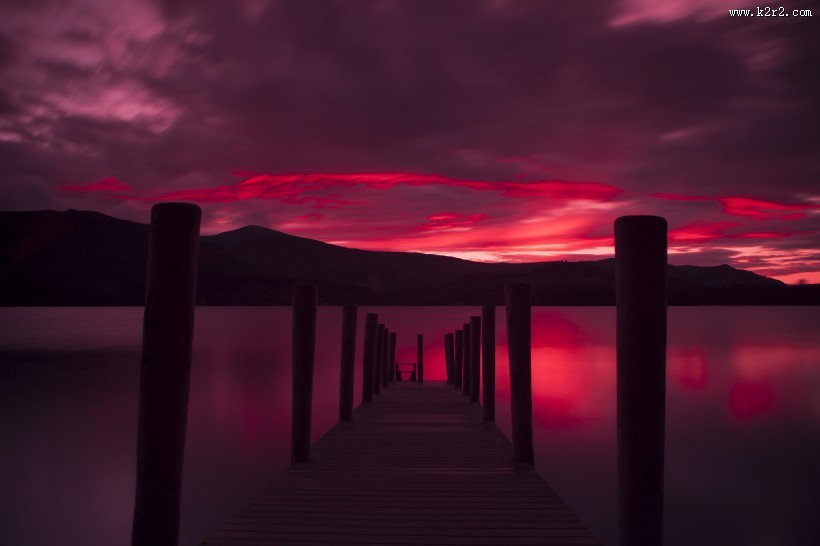 湖中的木桥图片