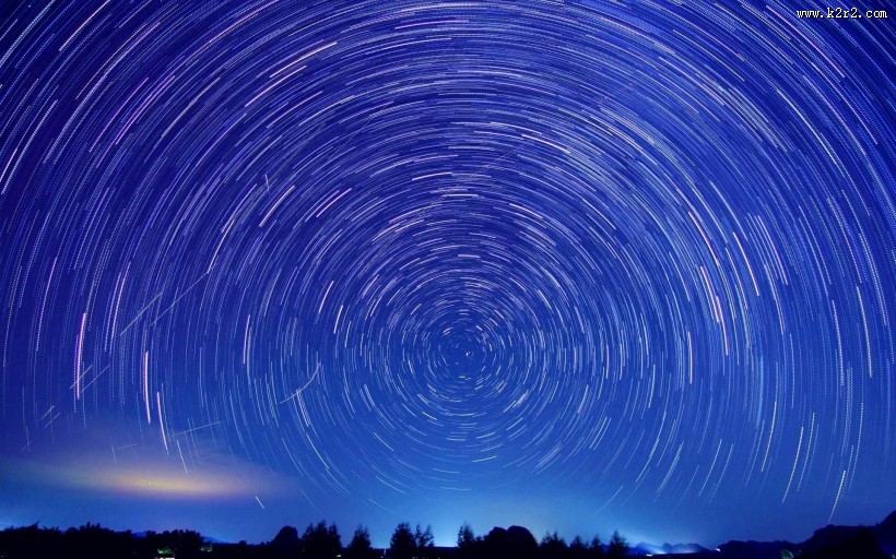璀璨神奇的星轨风景图片