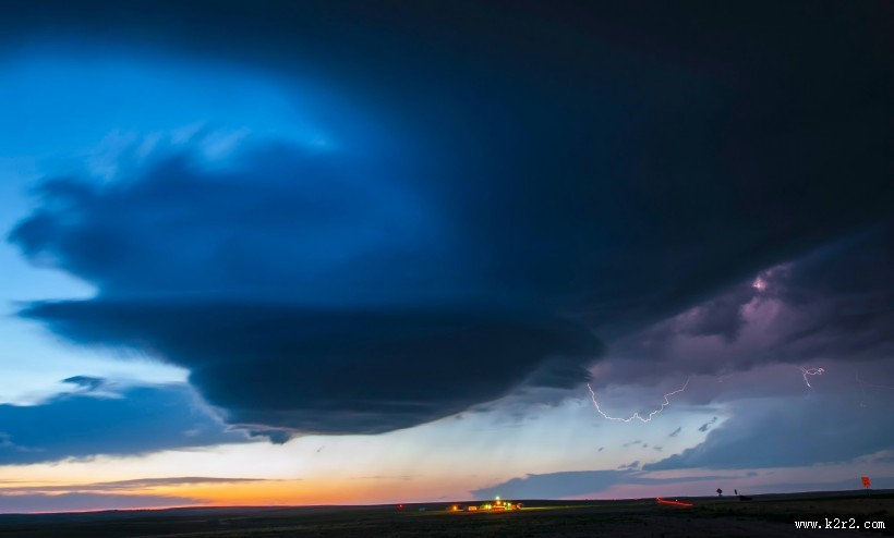 风暴的天空图片