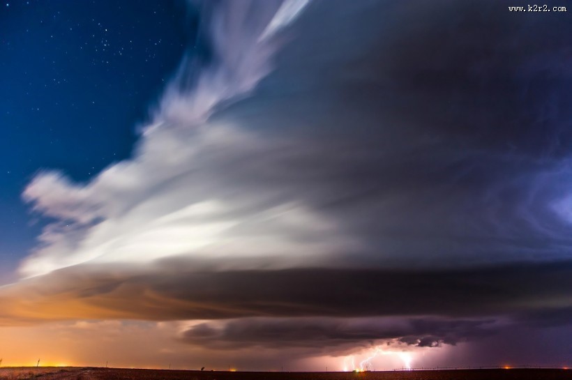 风暴的天空图片