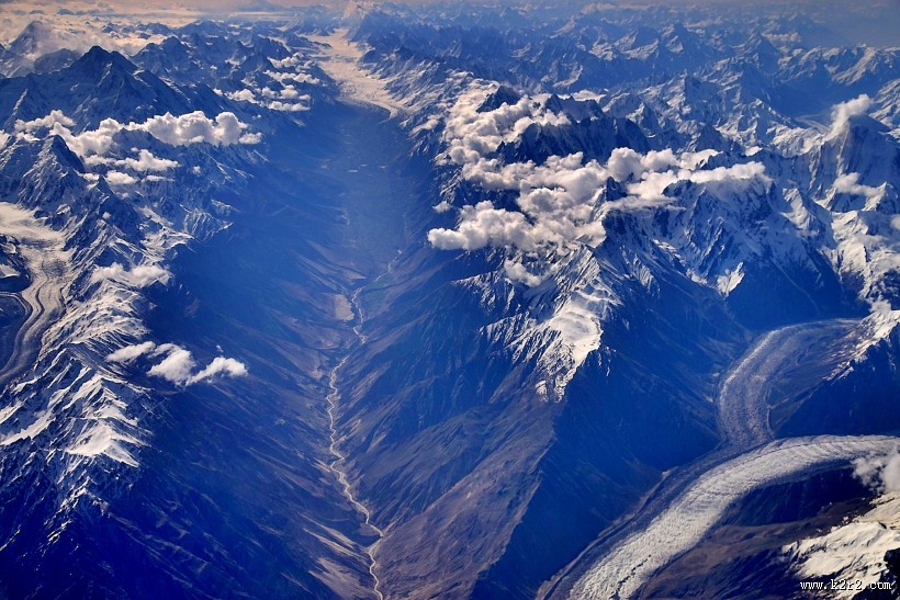 鸟瞰昆仑山风景图片
