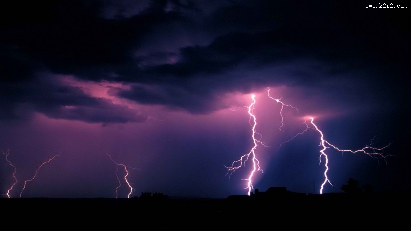 紫色闪电图片