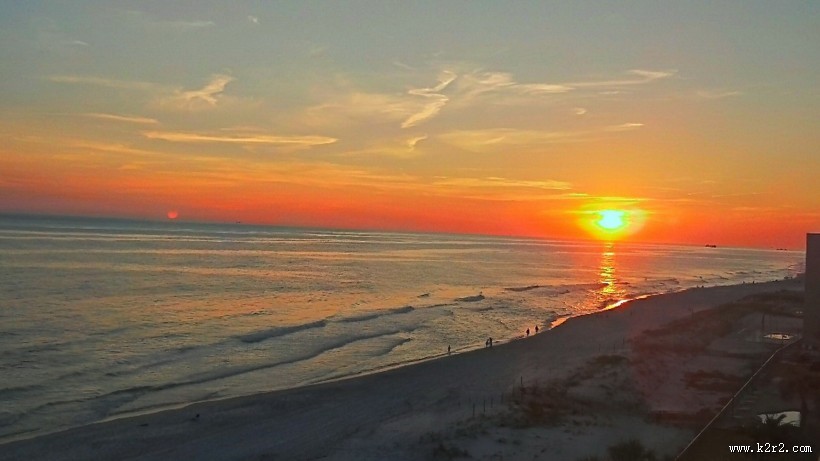 唯美海滩边日落图片