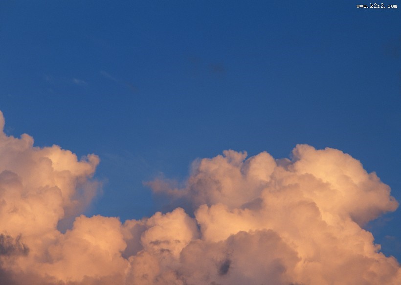 夕阳下的云彩图片