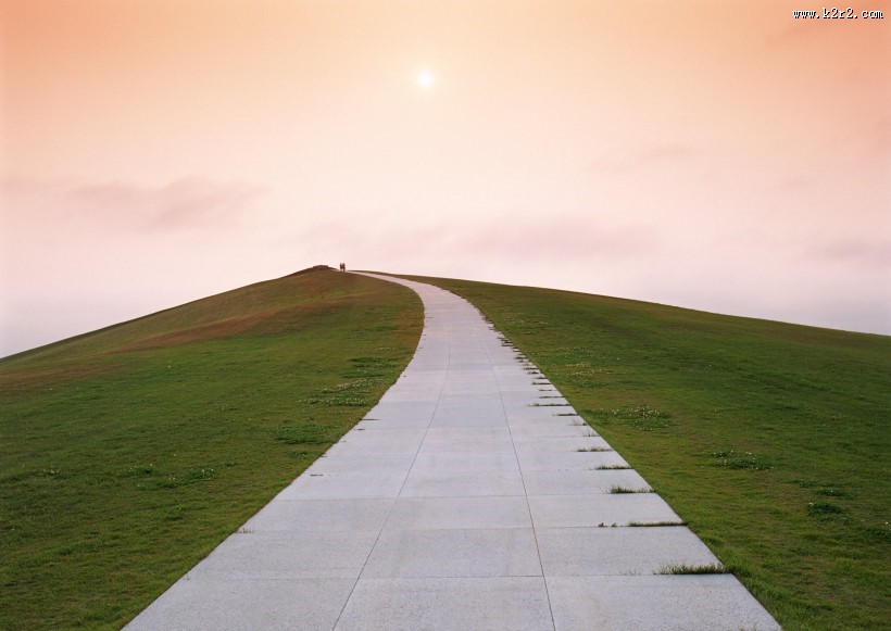 夕阳下的马路图片