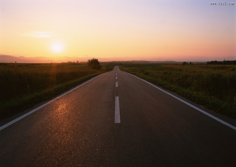 夕阳下的马路图片