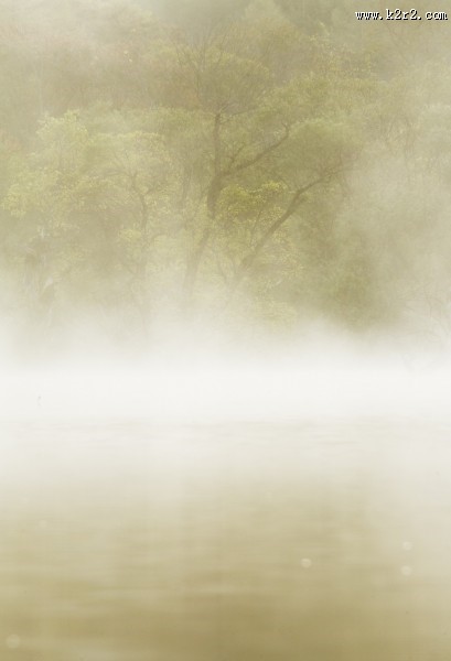 云雾缭绕风景图片