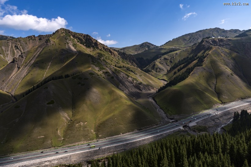 新疆伊犁喀拉峻大草原自然风景图片