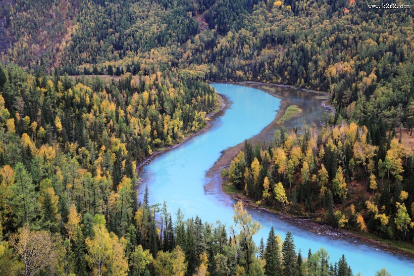 新疆喀纳斯迷人的秋季自然风景图片