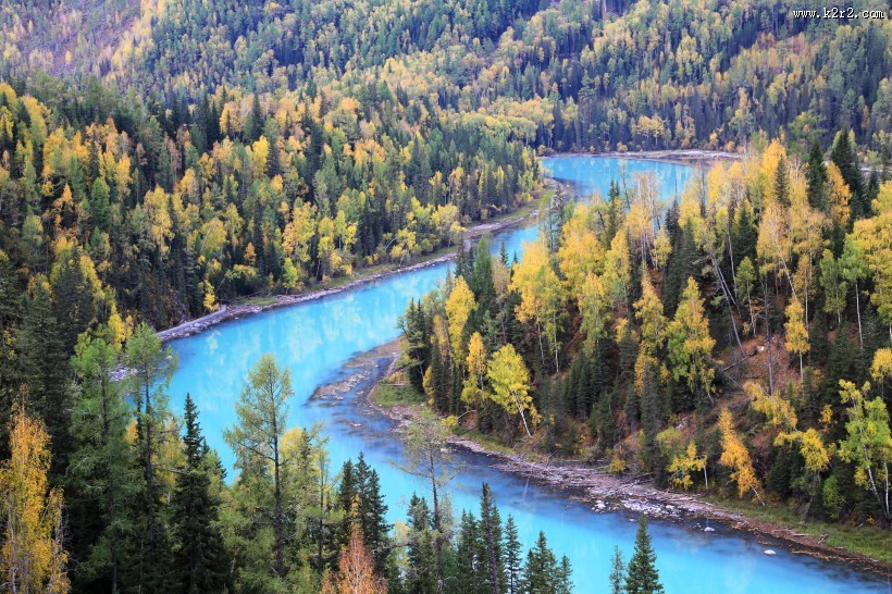 新疆喀纳斯迷人的秋季自然风景图片