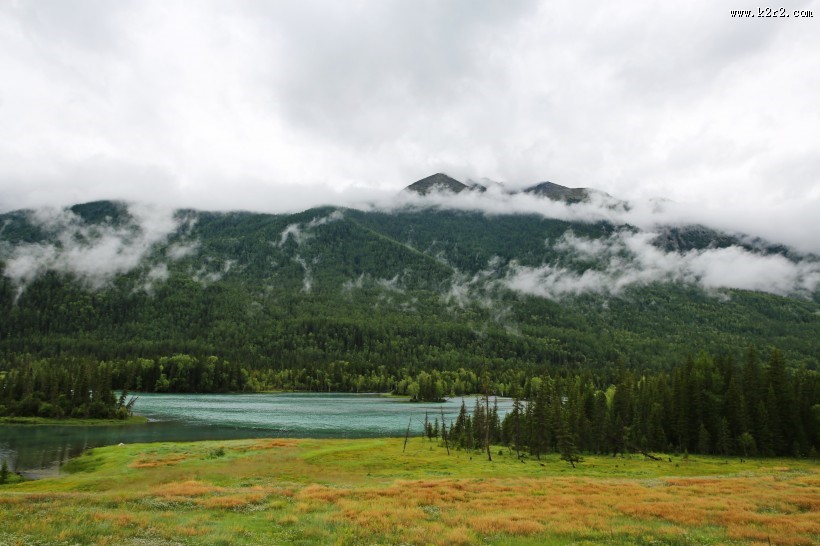 新疆喀纳斯卧龙湾和神仙湾自然风景图片