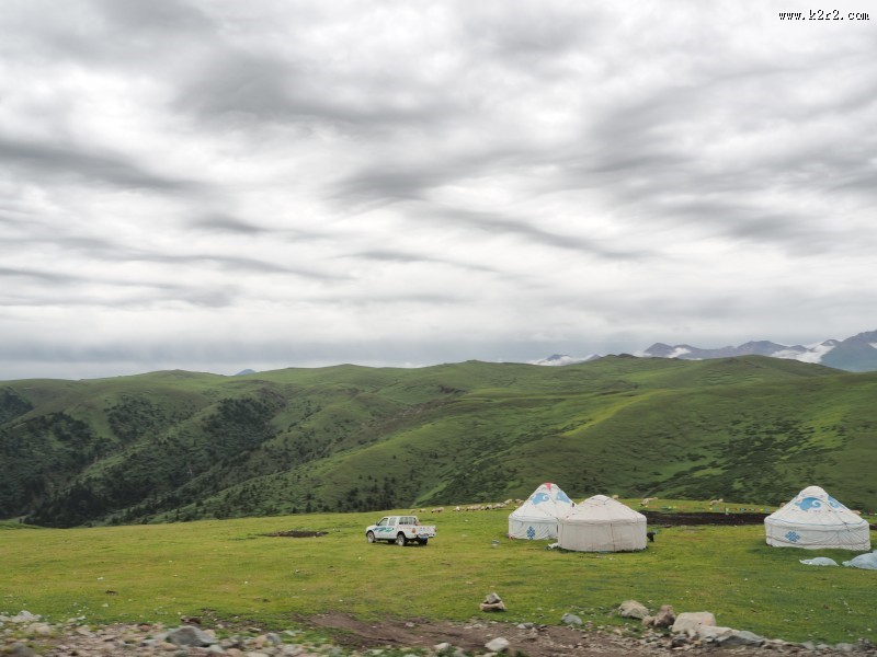 内蒙古草原上的蒙古包图片