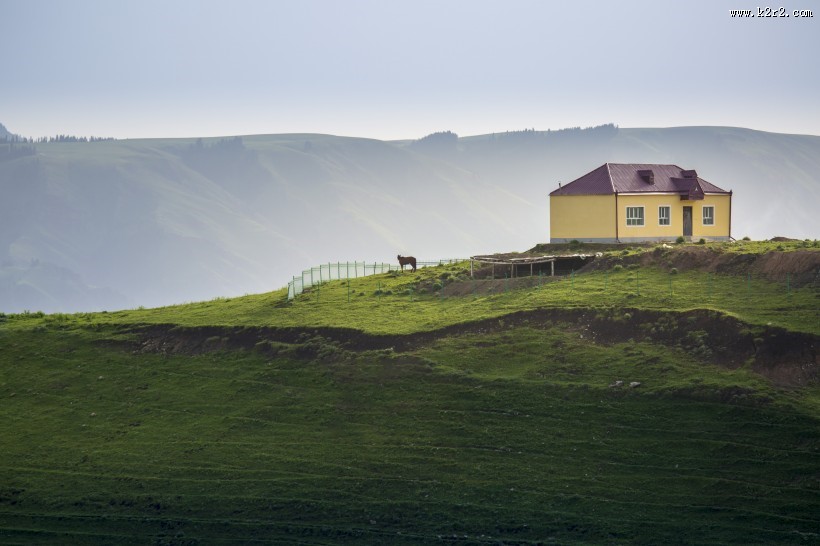 新疆天山琼库什台草原自然风景图片