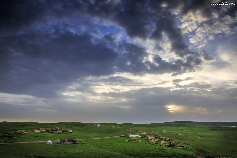 新疆天山琼库什台草原自然风景图片