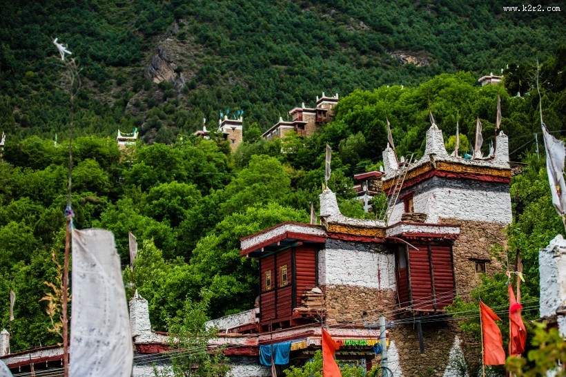 四川甘孜甲居藏寨风景图片
