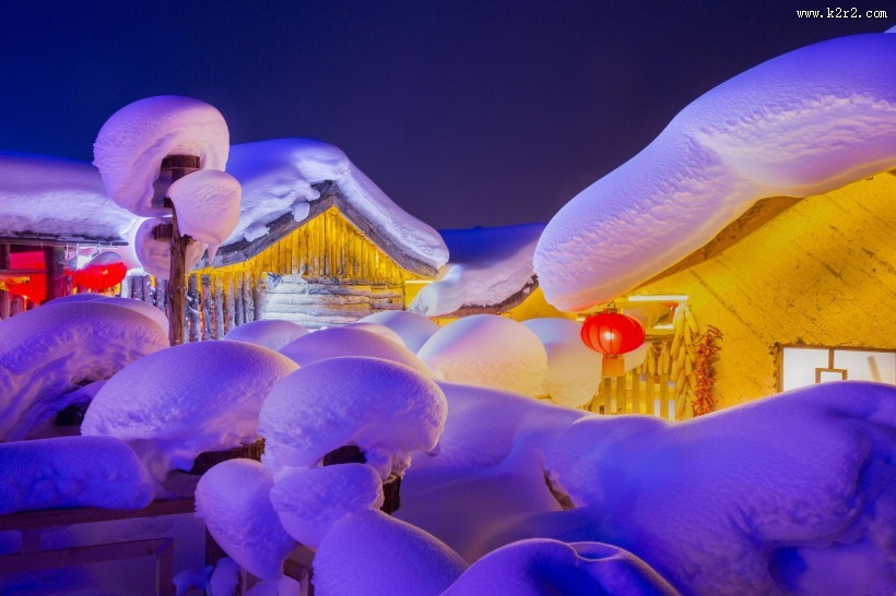 灯光下的雪乡风景图片大全