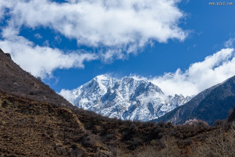 西藏林芝巍峨雪山风景图片
