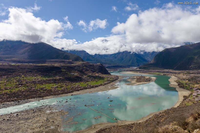 西藏林芝巍峨雪山风景图片