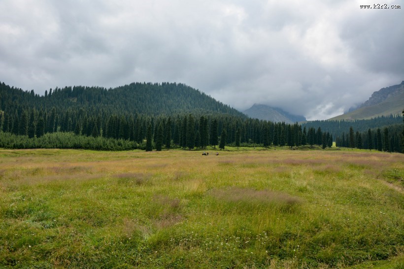 新疆乌苏大峡谷风景图片