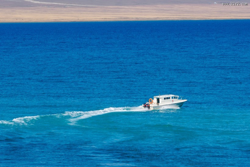 新疆美丽的仙境赛里木湖风景图片