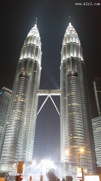 不同角度的吉隆坡石油双塔图片