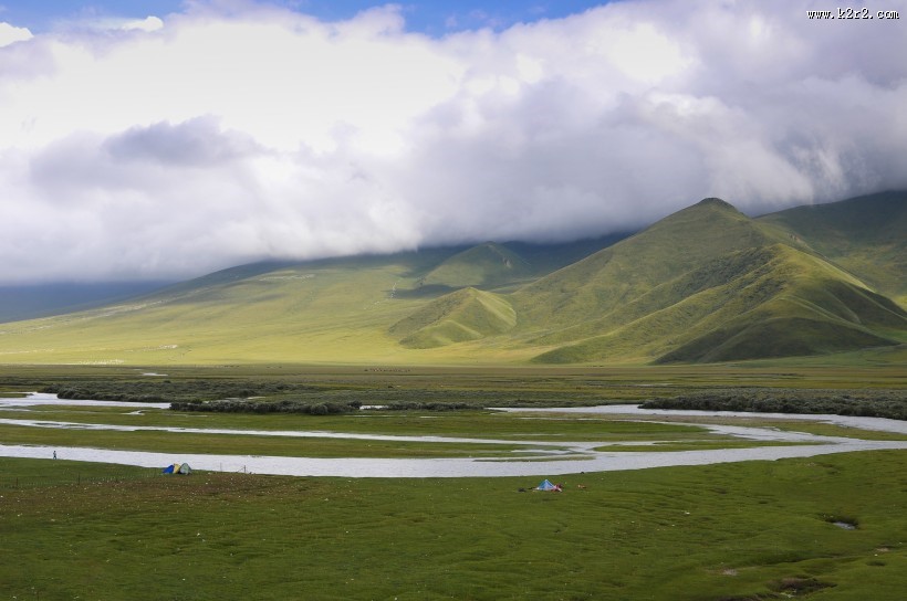 新疆天山牧场风景图片