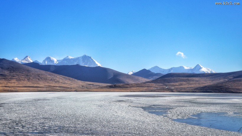 西藏冬日少女湖普姆雍措风景图片大全