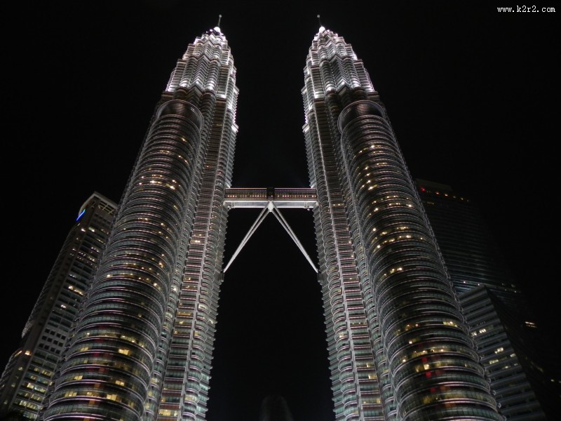 不同角度的吉隆坡石油双塔图片