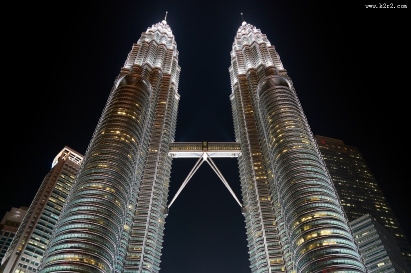 不同角度的吉隆坡石油双塔图片