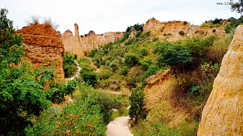 云南元谋浪巴铺土林风景图片