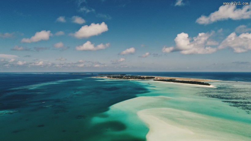 马尔代夫共和国清澈见底的海水图片