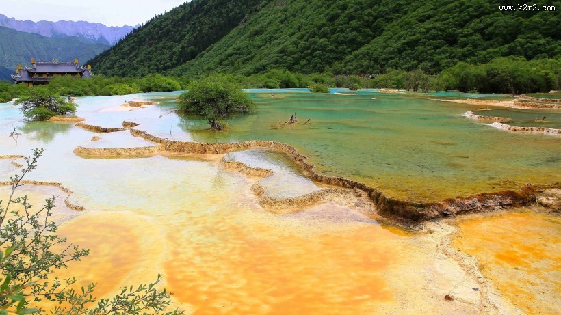 四川黄龙迎宾彩池图片大全