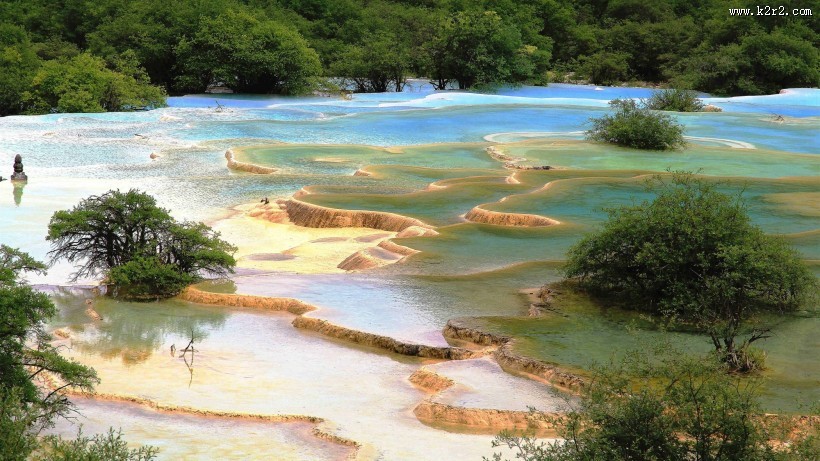 四川黄龙迎宾彩池图片大全