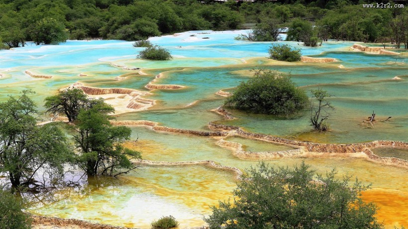 四川黄龙迎宾彩池图片大全