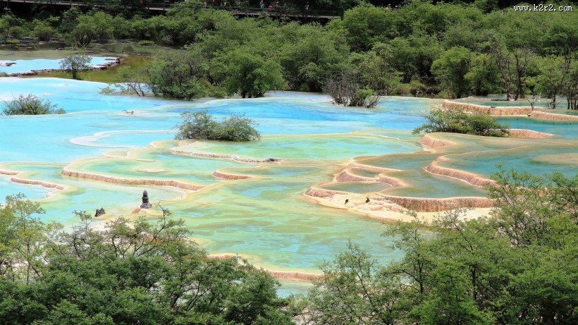四川黄龙迎宾彩池图片大全