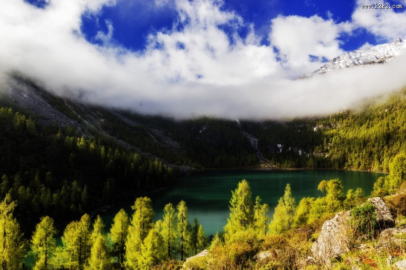 四川甲依拉措风景图片