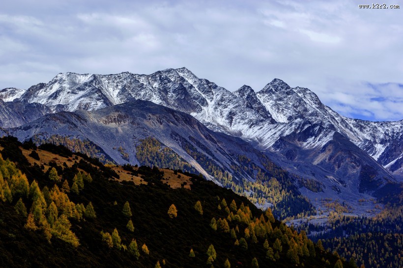 四川亚拉雪山风景图片