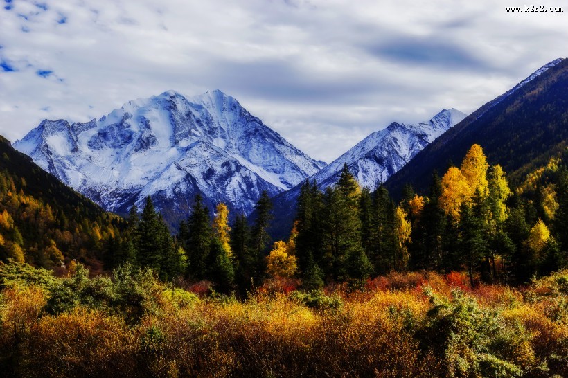 四川亚拉雪山风景图片